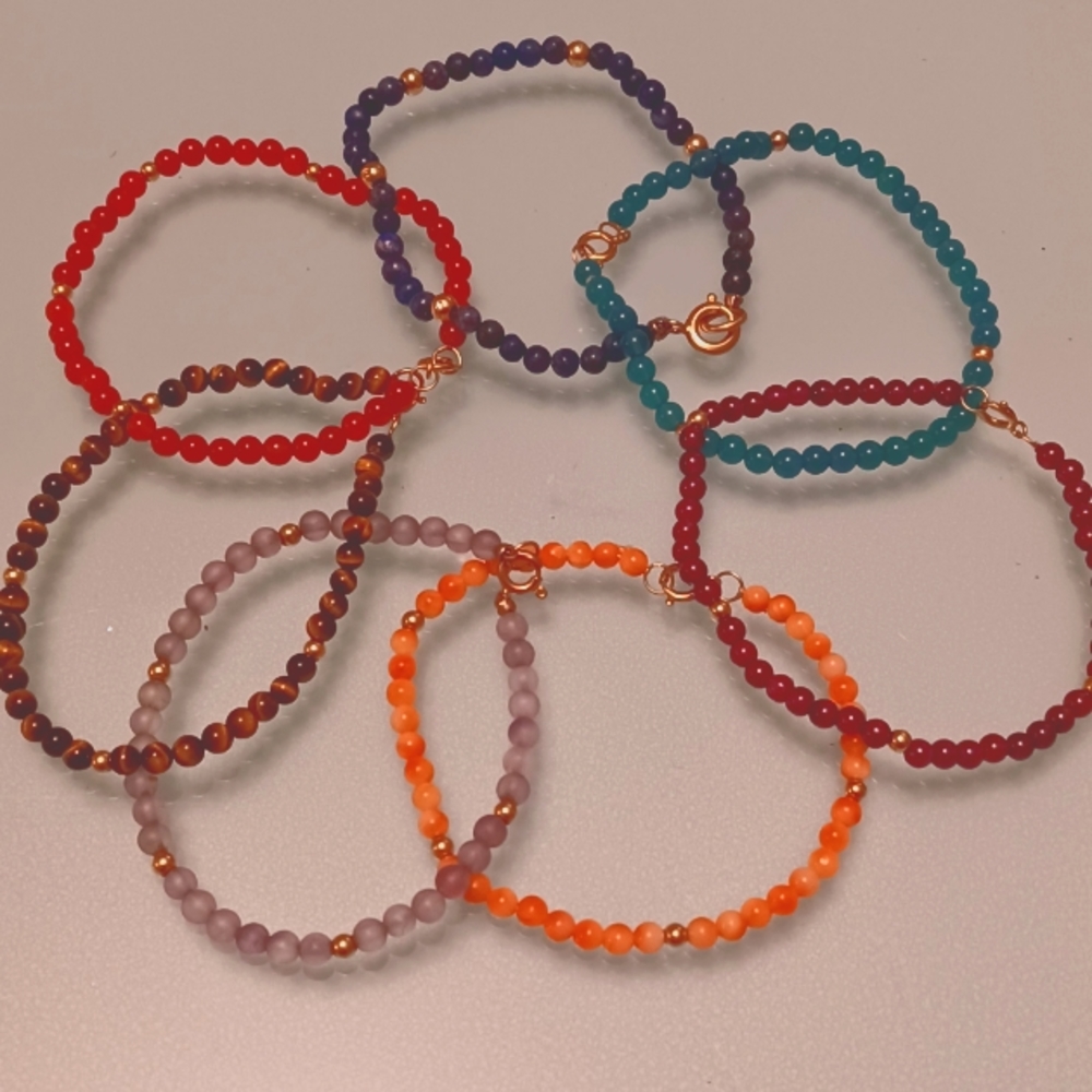 7  bracelets precious stones